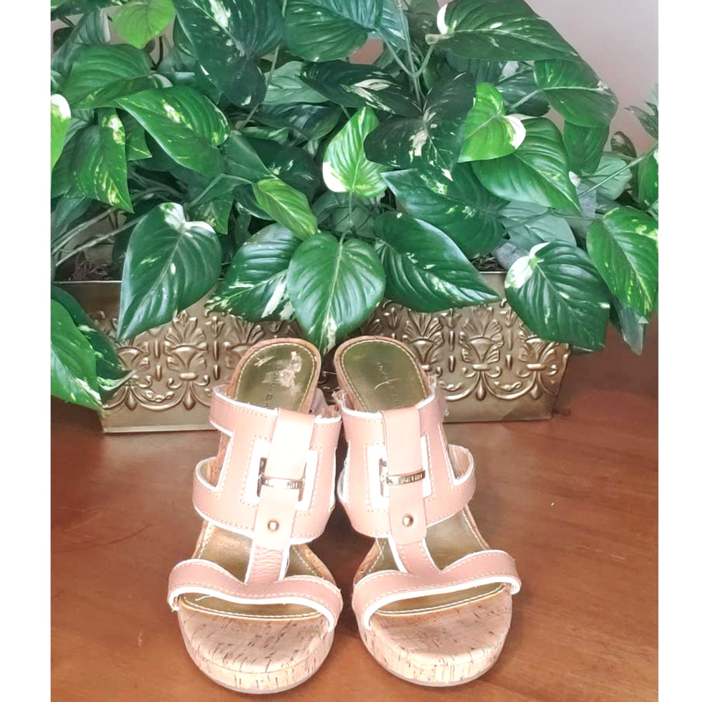 TOMMY HILFIGER - Tan and White Heeled Mules - 8M